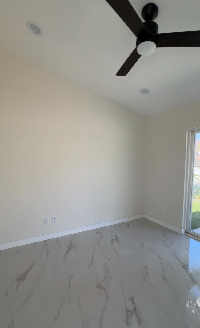 Foto del edificio - 28349 Saffron Ave