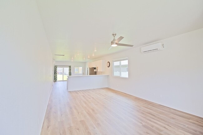 Building Photo - Ikena-Ho'opili/4 BD/2.5 BA/4 PK/ Available February 1