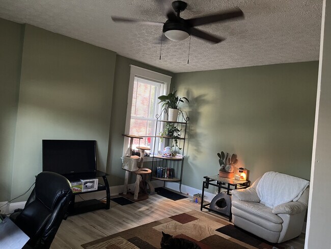 Dormitorio 1 - 3819 Applegate Ave