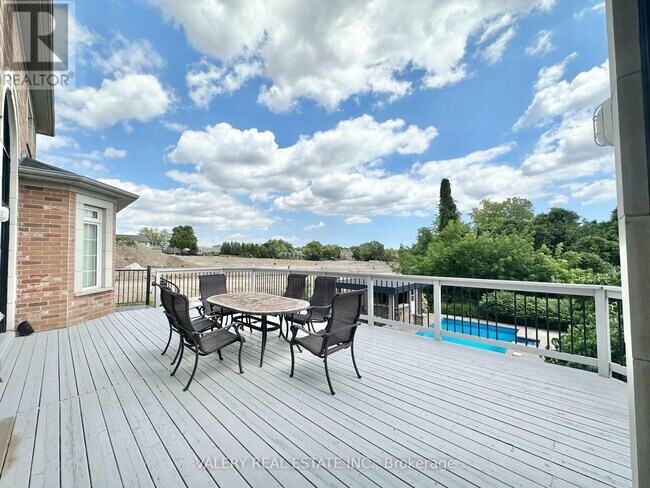 Photo du bâtiment - 13 Classic Dr