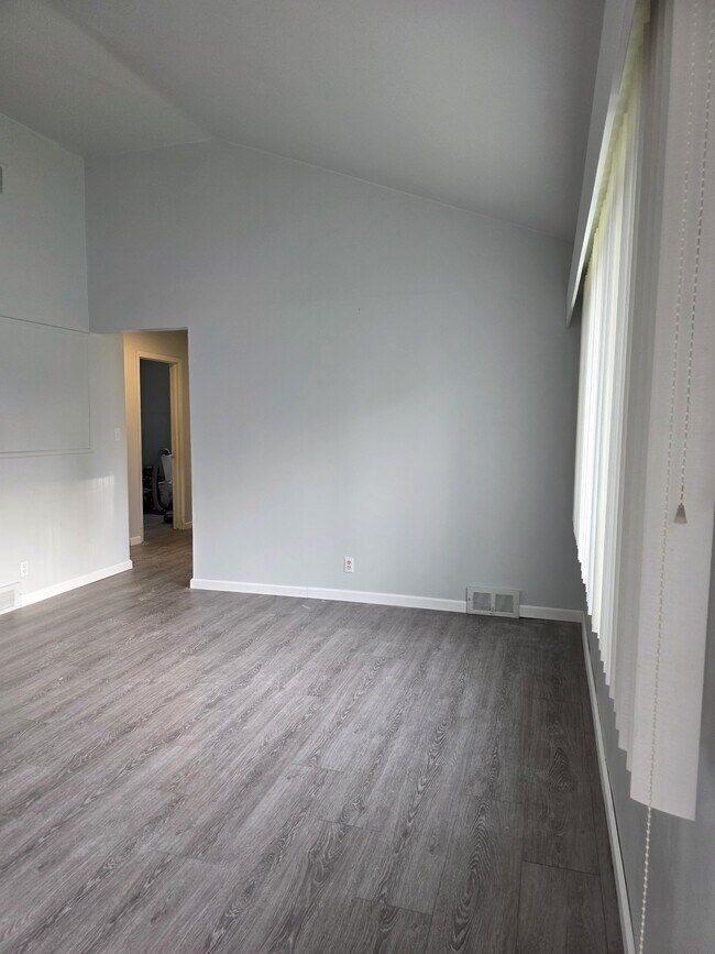 Foto del edificio - 23548 Lauren Ave