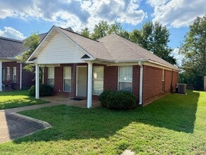 Building Photo - 1505 Gun Club Rd