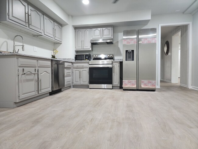 Foto del edificio - 17651 Graham St