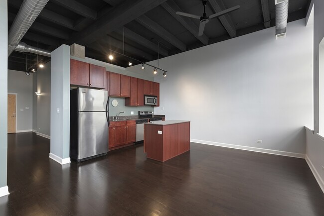 Building Photo - 4131 W Belmont Ave