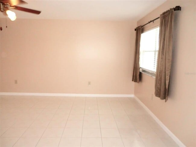 Building Photo - 206 Andover Pl N
