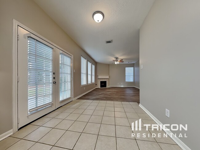 Building Photo - 9003 Cypress Square Dr