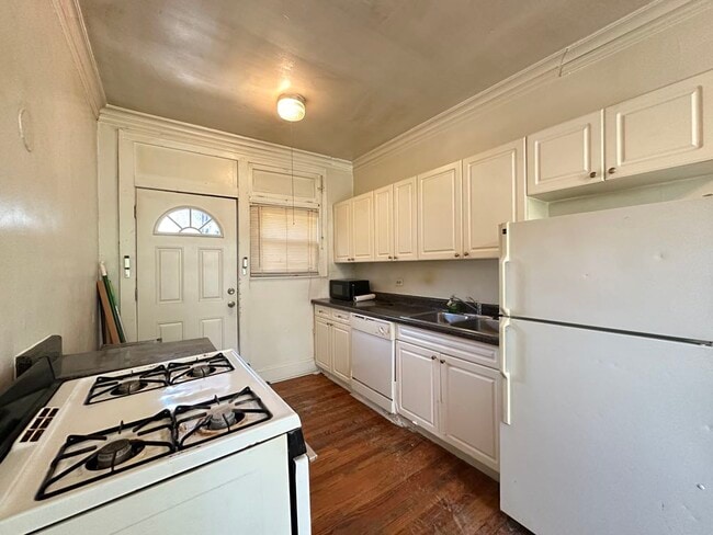 Building Photo - 4830 W Addison St