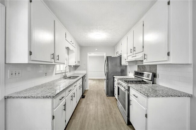 Foto del edificio - 608 Wood Ridge Dr