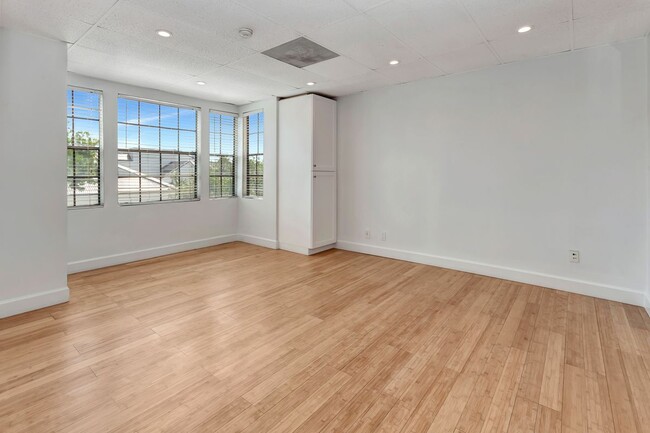 Foto del edificio - 14771 Plaza Dr
