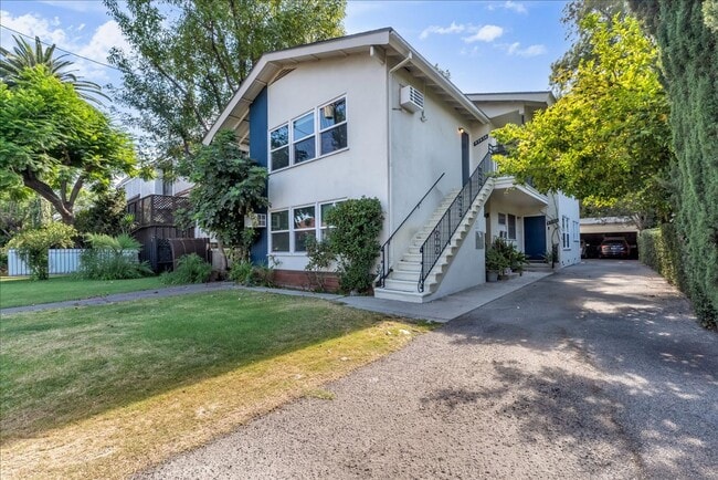 Building Photo - 4943 Coldwater Canyon Ave