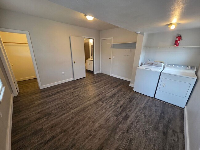 Foto del edificio - 613 W Knox Ave