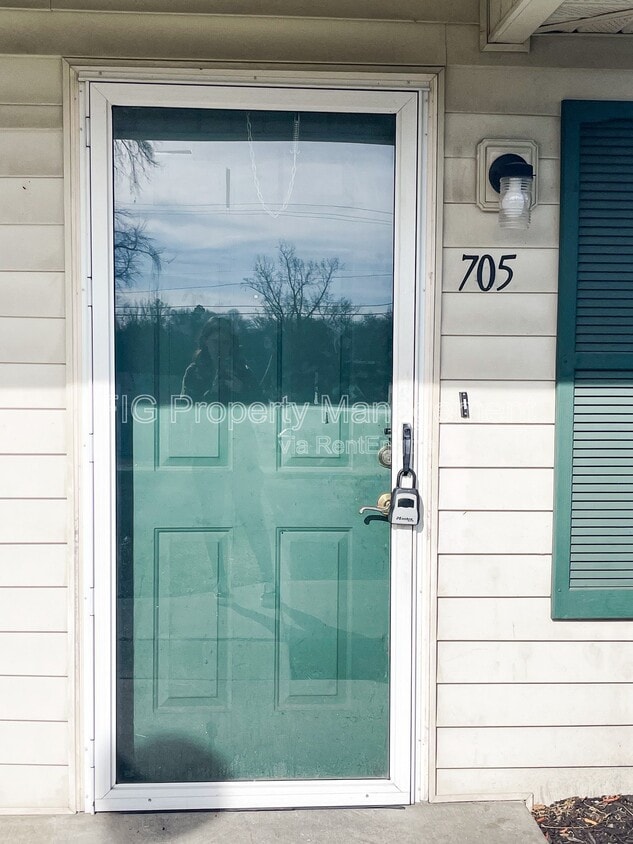 Photo - 705 Sanquine Way
