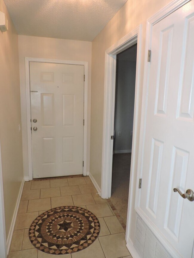 Foto del edificio - Easy access to shopping, interstate & Navy Federal complex!