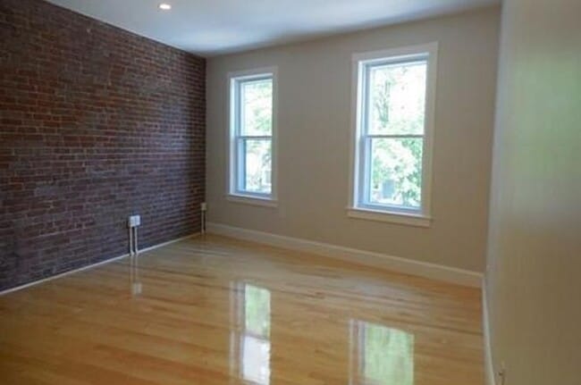 Building Photo - 1247 Cambridge St