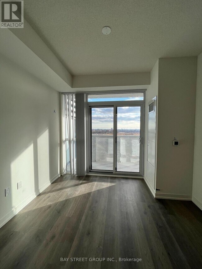 Photo du bâtiment - 8 Interchange Wy