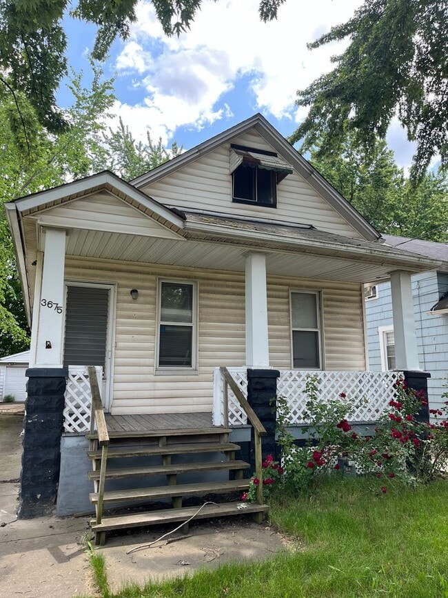 Building Photo - Section 8 Accepted, Charming 2BR 1 BA Home...