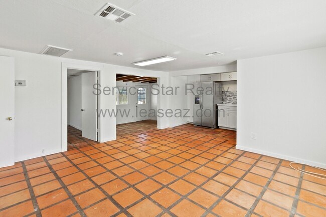 Building Photo - 4425 N 13th Pl