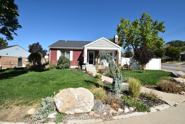 Foto del edificio - Great Basement Unit in Canyon Rim Neighborhood! All Utilities included!