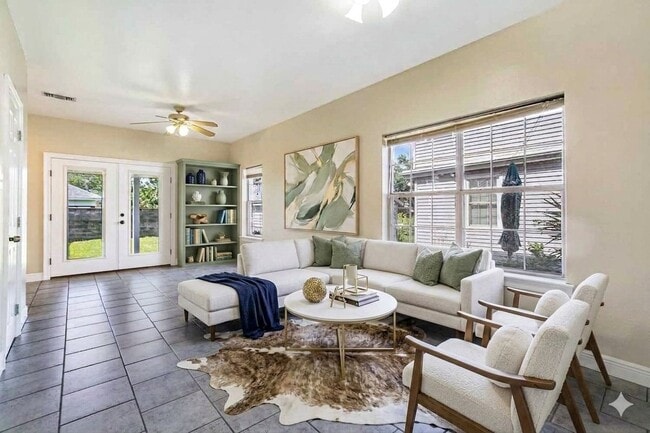 Building Photo - 4317 Downs St