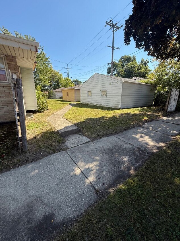 Foto del edificio - 3BR SINGLE FAMILY HOME, YARD, GARAGE, FULL...