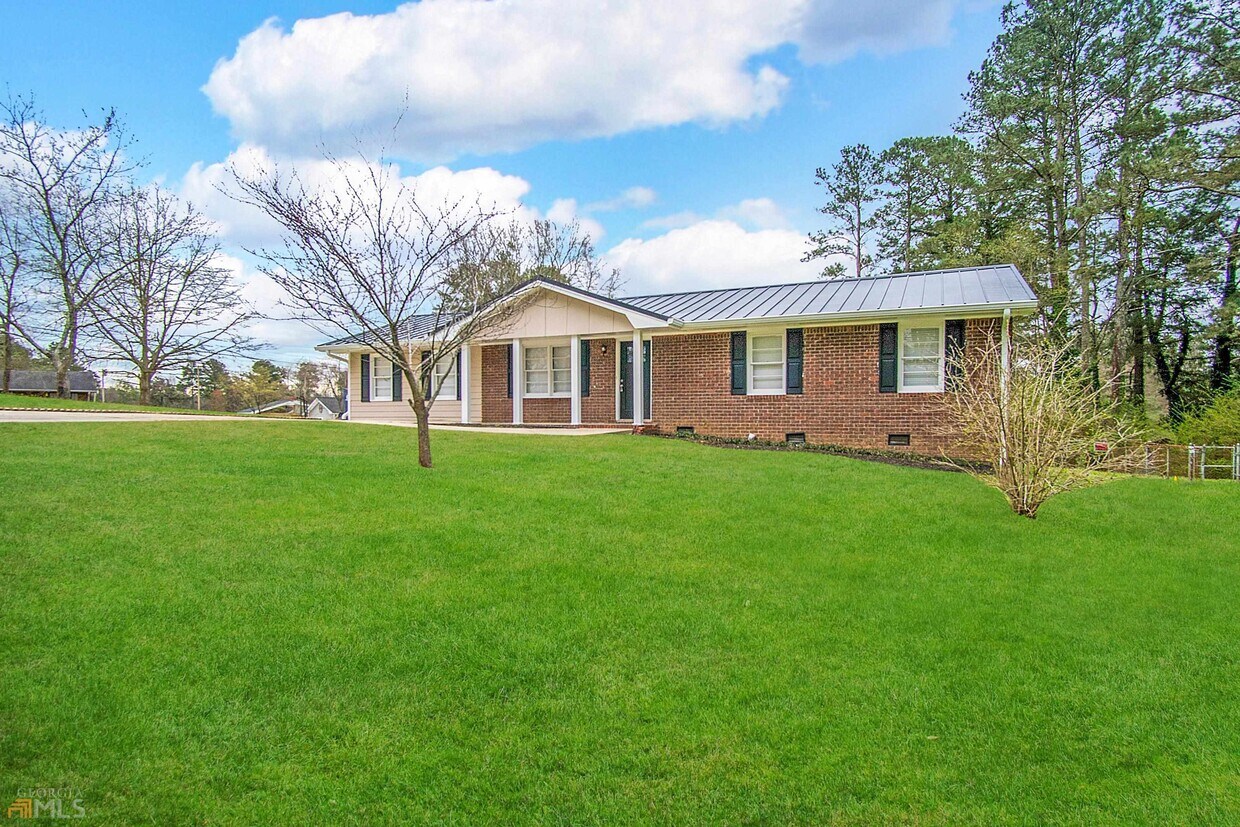 1661 E Highpoint Dr, Douglasville, GA 30134 House for Rent in Douglasville, GA