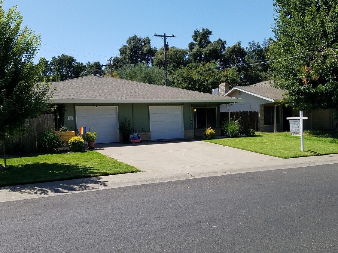Primary Photo - 2720-2724 Bravado Drive