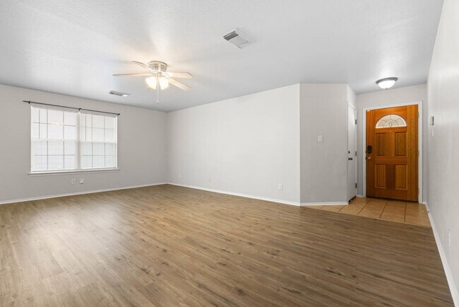 Foto del edificio - Charming Home Awaits: Spacious & Modern Living in a Prime Location