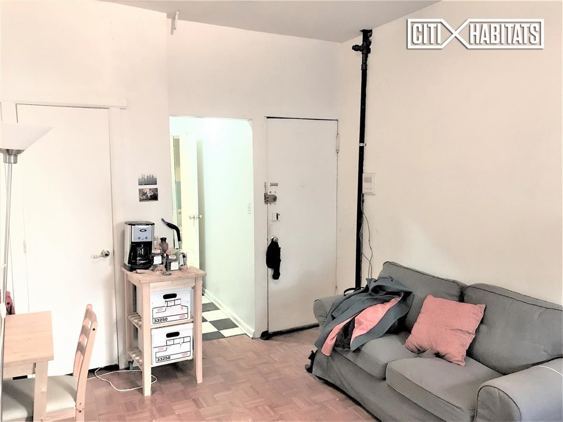 Building Photo - 310 E 89th St