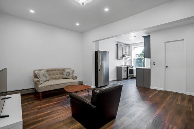 Building Photo - 245 4th St