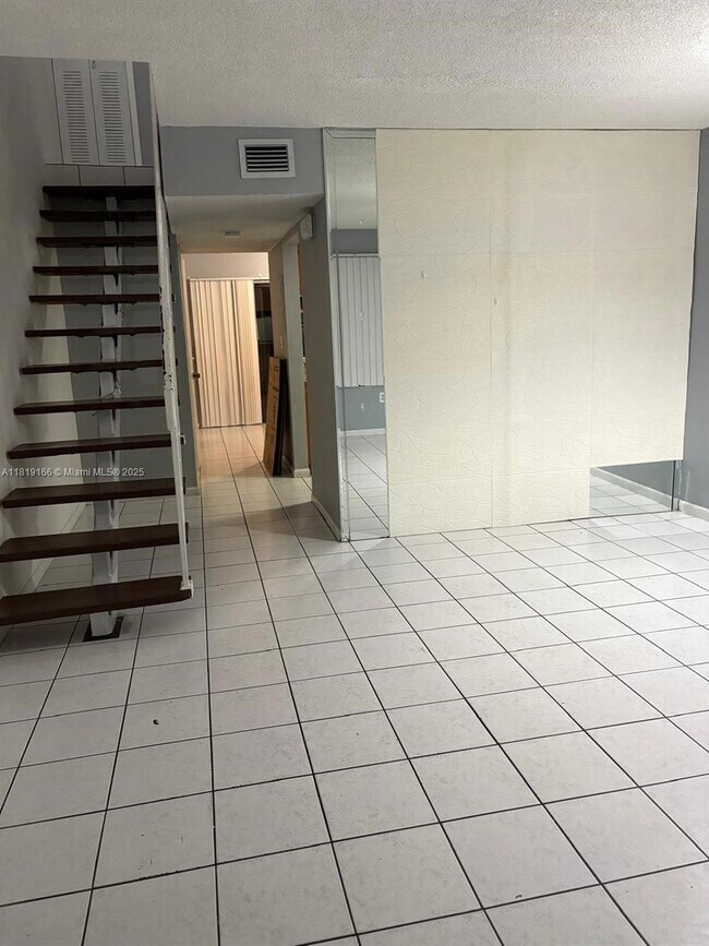 Foto del edificio - 1082 W 79th St