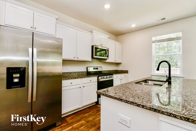Building Photo - 500 Wayton Cir