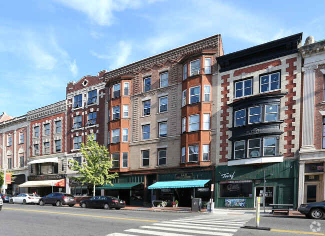 Building Photo - 146 Grand St