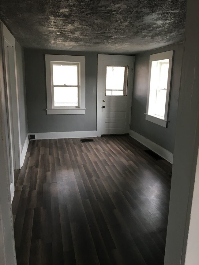 Building Photo - 2 br, 1 bath House - 431 Covert Rd