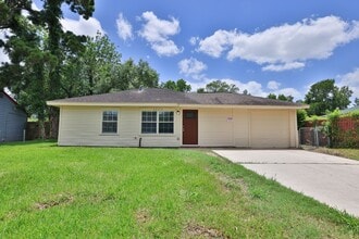 Building Photo - 9026 Lake Forest Blvd