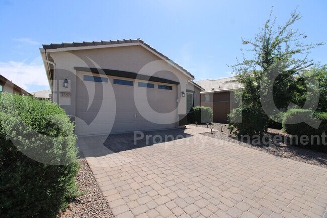 Foto del edificio - 1687 W Harris Ave