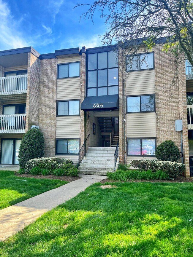 Building Photo - 6305 Hil Mar Dr