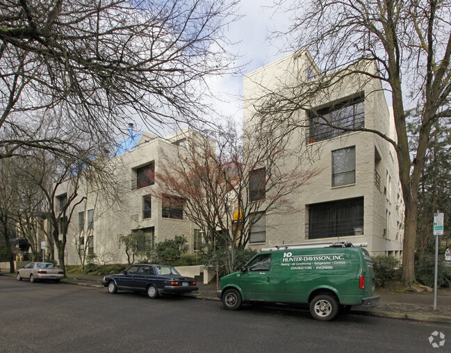 Primary Photo - Hoyt Square