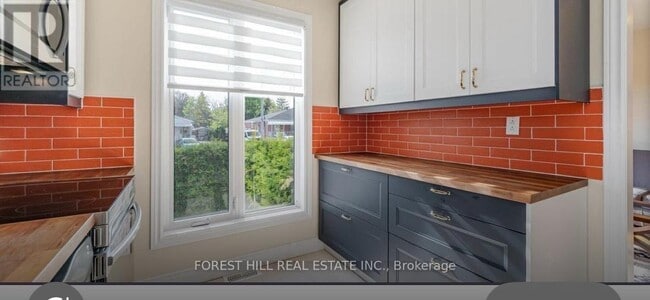 Building Photo - 374 Browndale Crescent