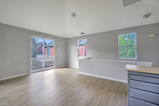 Building Photo - 1 br, 1 bath Duplex - 1467 Maple Avenue 1467