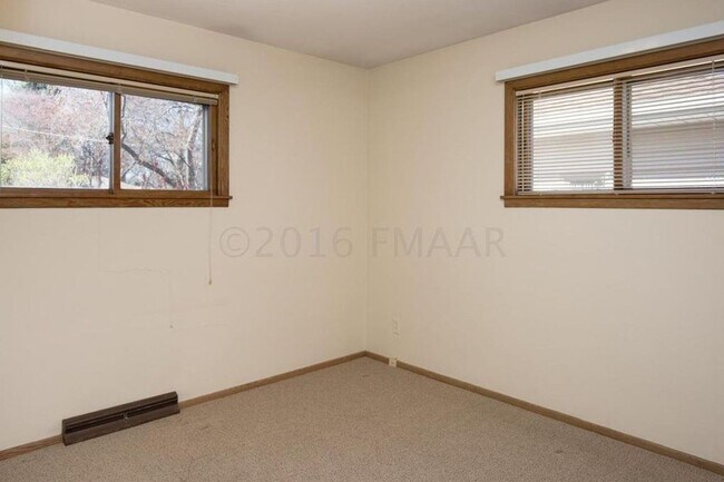 Foto del edificio - 5 Bedroom Home in Moorhead