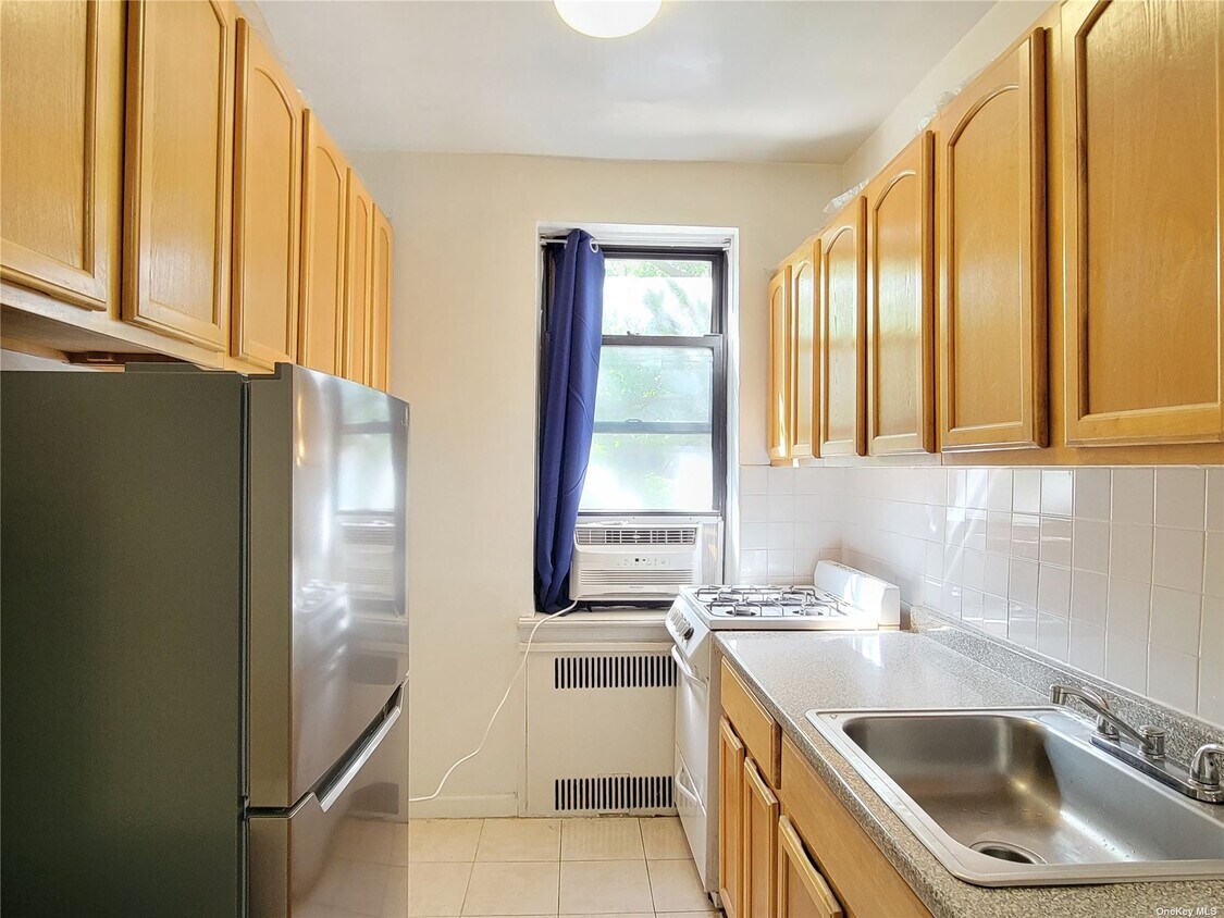 Primary Photo - 100-10 67th Rd