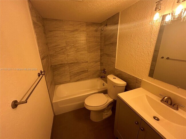 Foto del edificio - 3777 NW 78th Ave