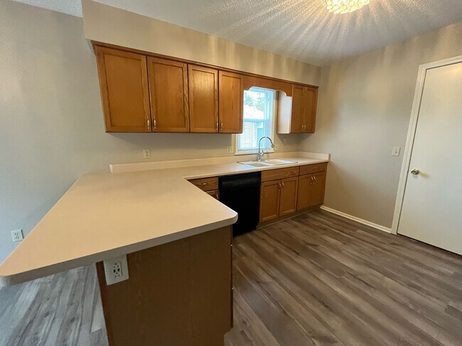 Foto del edificio - 5510 Columbine Ln