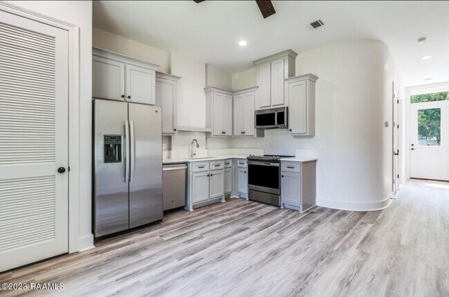 Kitchen Area - 114 S Jefferson St