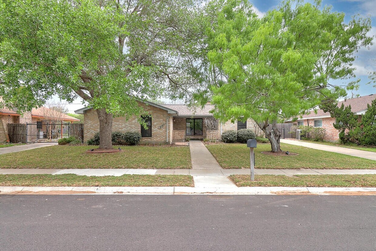 Primary Photo - 3121 Seafoam Dr