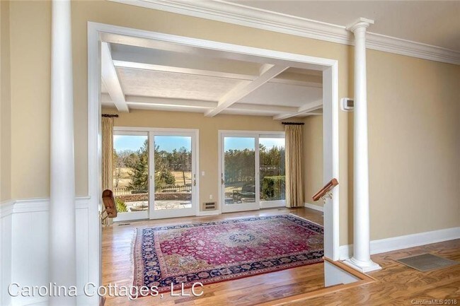 Building Photo - 4 br, 3.5 bath House - 1905 Country Club Road