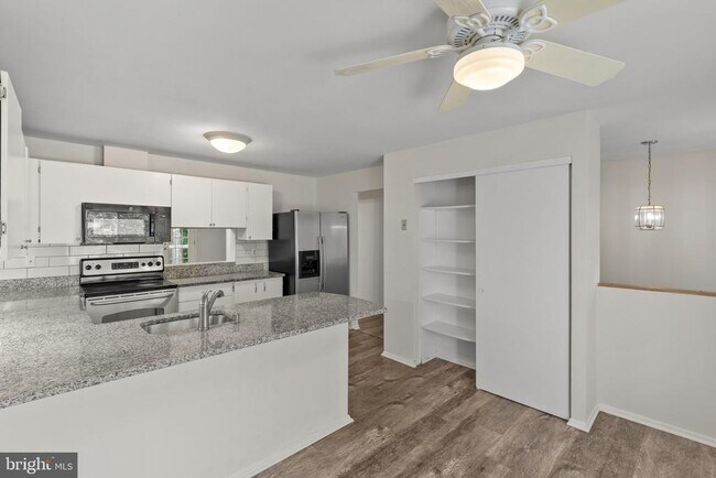 Foto del edificio - 11861 New Country Ln