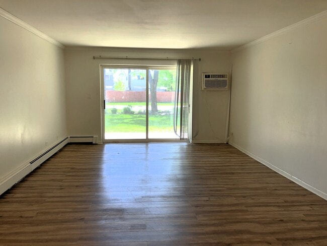 Building Photo - 1321 S Finley Rd