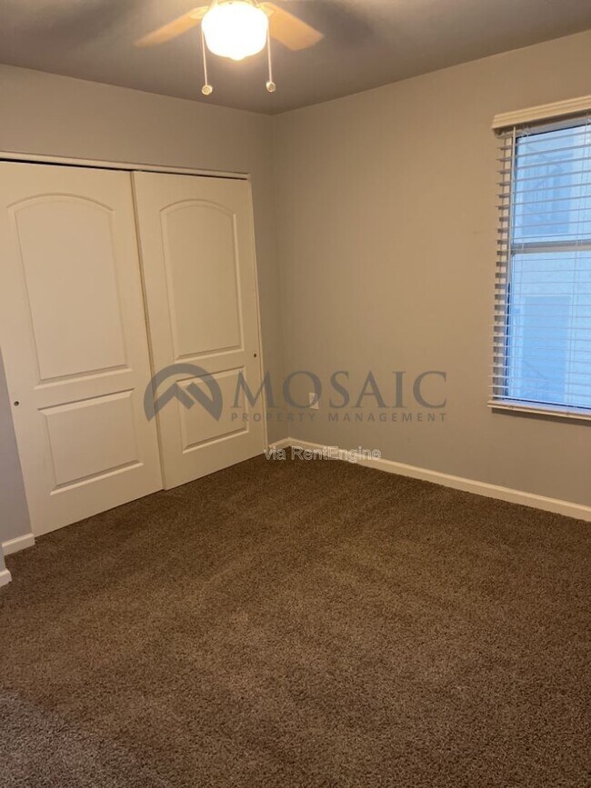 Foto del edificio - 461 W Holmes Ave
