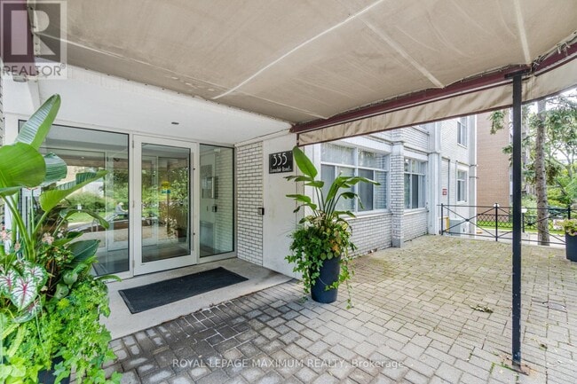 Building Photo - 335 Lonsdale Rd